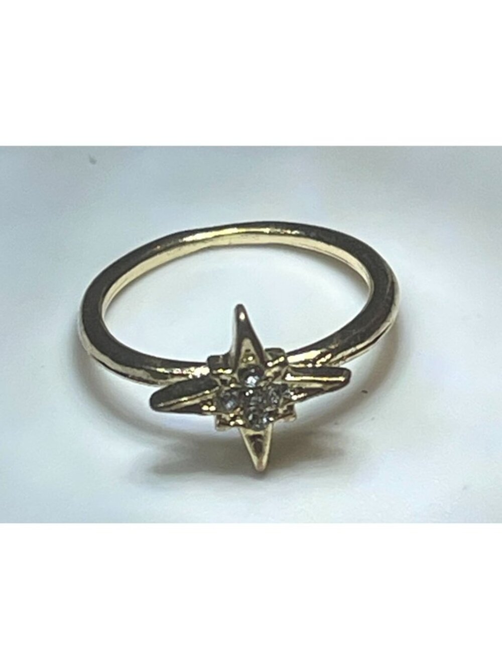 70s Dainty Gold Toned Starburst Ring Celestial North Star Rhinestone Size 6.5